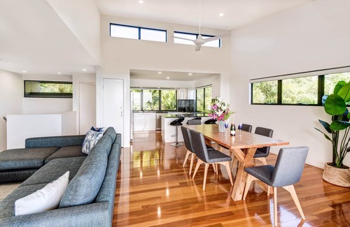 Hamilton Island Apartment | Seaview Apartment at Pinnacle 9 with Pool & Family Amenities