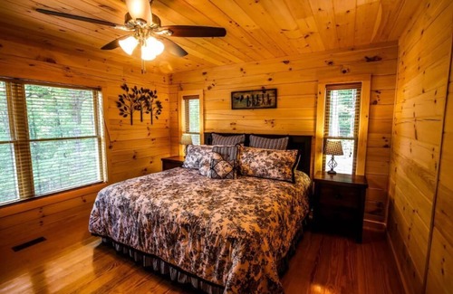 Luray Cabin | Family-Friendly Pinnacle Cabin: Your Perfect Getaway Retreat