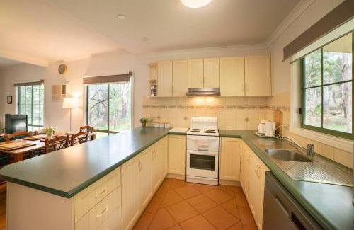 Halls Gap House | Family-Friendly Pinnacle Retreat with Prime Amenities