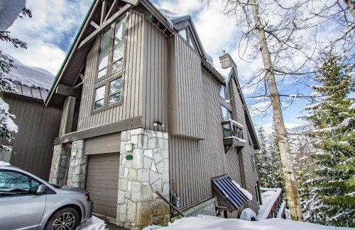 Upper Village House | Perfect Pinnacle Ridge 05: Ski In/Out & Private Hot Tub