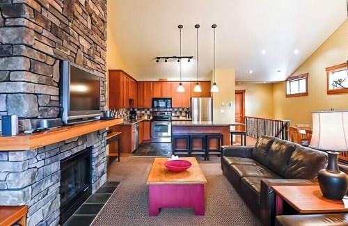 East Kootenay Apartment | Explore Pinnacle Ridge Chalets: 4-Star Retreat in Fernie