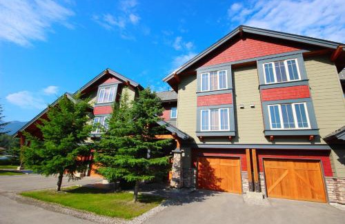 East Kootenay Ski Chalet | Escape to Pinnacle Ridge Chalets with Hot Tub Access