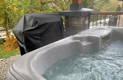 East Kootenay Apartment | Beautiful Pinnacle Ridge Condos for Family Getaways
