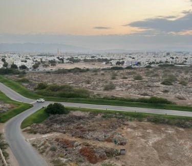 Al Ghubrah Ash Shamaliyyah Apartment | Modern Apartment with Pool and Oceanfront Views
