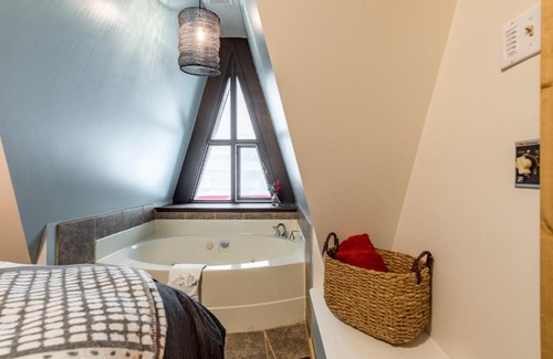 Silver Star Mountain Apartment | Discover Pinnacles Hawk's Nest: Family-Friendly Retreat