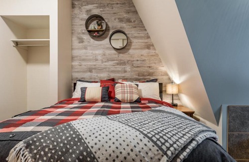 Silver Star Mountain Apartment | Discover Pinnacles Hawk's Nest: Family-Friendly Retreat