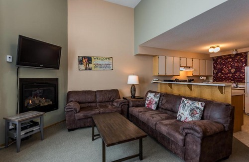 Silver Star Mountain Apartment | Discover Pinnacles Leeton Lodge: Pet-Friendly Retreat
