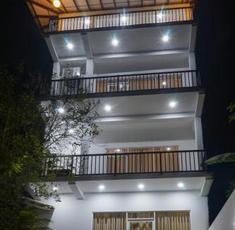 Pinnawala House | Pinnawala Elephant Front View Hotel: Family-Friendly Stay