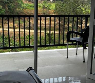 Pinnawala House | Pinnawala Elephant Front View Hotel: Family-Friendly Stay