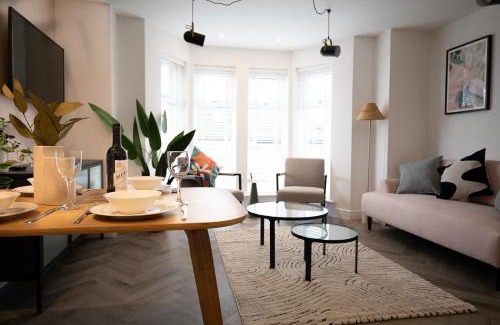 Whitby Apartment | Inviting Pinot Perch: Top-Rated Stay with Pool Amenities