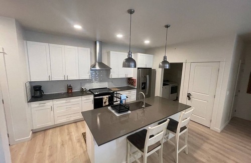 Livingston Apartment | Guest Rated 10/10: Pins Nest with Kitchen & Breakfast