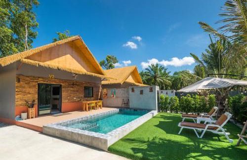 Krabi Villa | Pinthong Aonang Villa: Beach Shuttle & Oceanfront Relaxation
