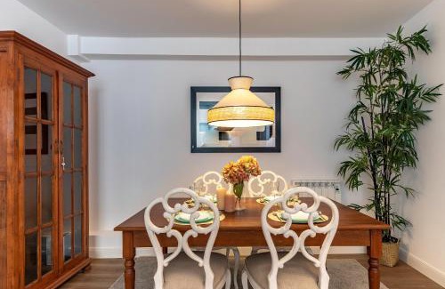 Bilbao Old Town Apartment | Explore Pintxos y Tradición in Casco Viejo - 4-Star Comfort
