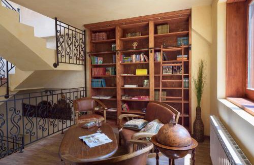 Sofia House | Discover PinusVillas Conference Lodge: Spa & Dining Oasis