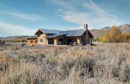 Bellevue Cabin | Pioneer Cabin: Rustic Idaho Retreat with Family-Friendly Amenities