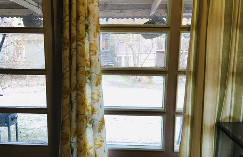 Jurmala House | Comfortable Stay at Pioneer HS: Pet & Child Friendly!
