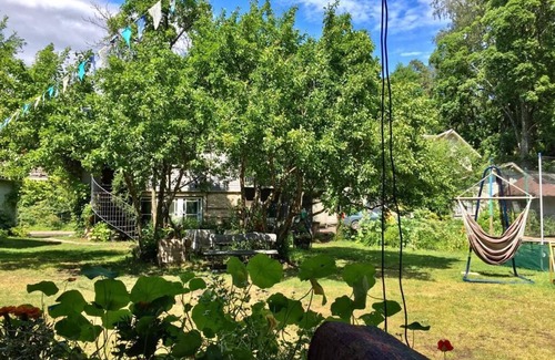 Jurmala House | Comfortable Stay at Pioneer HS: Pet & Child Friendly!