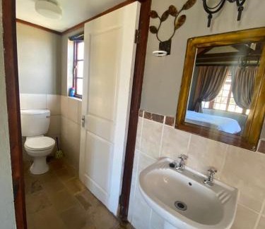 Lephalale Cabin | Relax at Pioneer Lodge: Pool, Restaurant & Family-Friendly