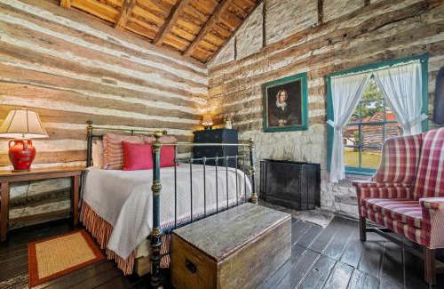 Fredericksburg House | Pioneer Log Cabin