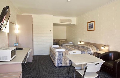 Goondiwindi Hotel | Comfortable Pioneer Motel Goondiwindi with Pool & Family-Friendly