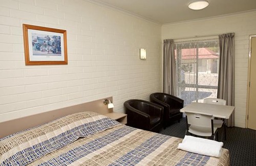 Goondiwindi Hotel | Comfortable Pioneer Motel Goondiwindi with Pool & Family-Friendly