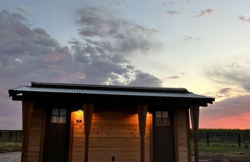 Poweshiek County Cabin | Experience Pioneer's Dream: Covered Wagon with Pool Access