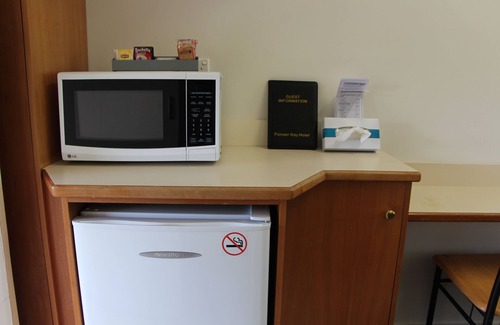 Faulconbridge Hotel | Welcoming Pioneer Way Motel: Family-Friendly with Breakfast