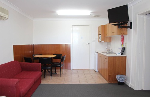 Faulconbridge Hotel | Welcoming Pioneer Way Motel: Family-Friendly with Breakfast