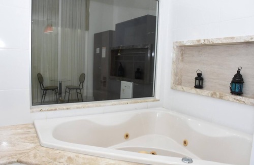 Teixeira de Freitas Hotel | Discover Pioneiro Hotel: Family-Friendly with Hot Tub Bliss