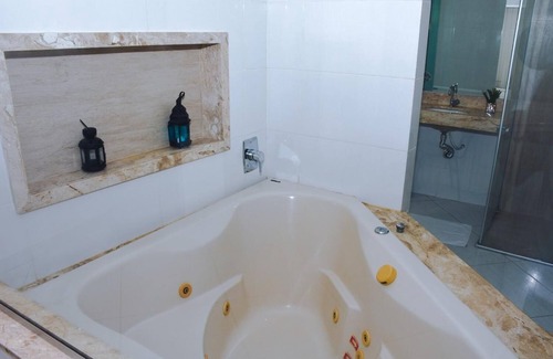 Teixeira de Freitas Hotel | Discover Pioneiro Hotel: Family-Friendly with Hot Tub Bliss