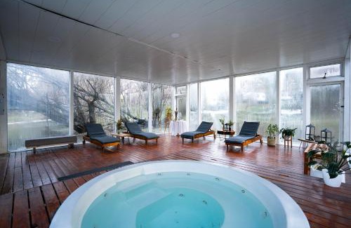 Belgrano Hotel | Welcoming Selina Bariloche: Pool, Spa & Pet-Friendly Stay