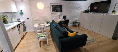 Srodmiescie Apartment | Discover Piotrkowska 37 Green Leaf - Guest Rated 9.9