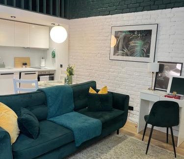Srodmiescie Apartment | Discover Piotrkowska 37 Green Leaf - Guest Rated 9.9