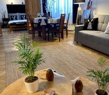 Srodmiescie Apartment | Guest Rated 9.8 - Piotrkowska2828 Apartment for Families