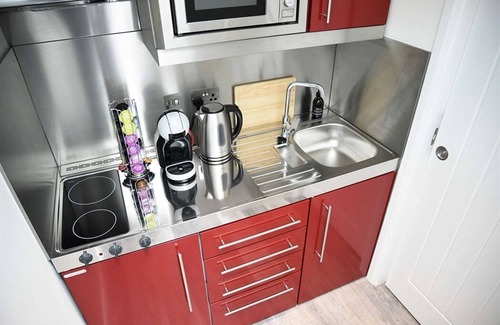 Achachork Apartment | Top-rated Piper's Hut - Central Apartment with Kitchen Access