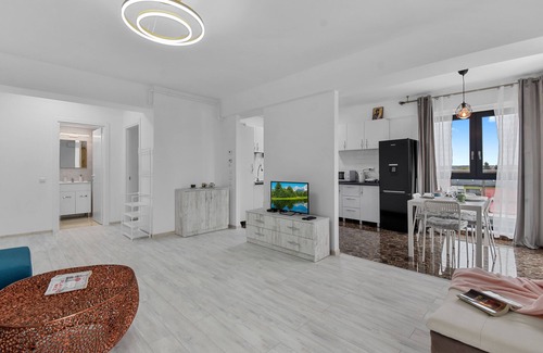 Pipera Apartment | Discover Pipera Stay: Family-Friendly with Kitchen & Breakfast