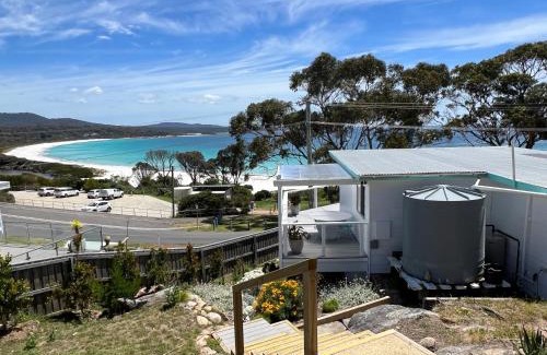 Binalong Bay House | Charming Pipi Shack: Waterfront Retreat at Binalong Bay