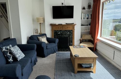 Dittisham House | Pipiriki: Breathtaking Views and Beautiful Gardens Await