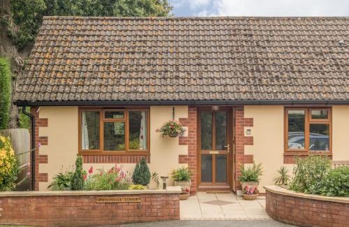 Plymtree House | Explore Pipistrelle Lodge: A Cozy 4-Star Retreat