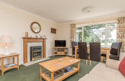 Plymtree House | Explore Pipistrelle Lodge: A Cozy 4-Star Retreat