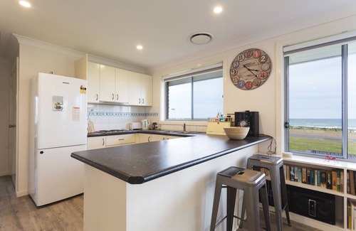 Wallabi Point House | Beachfront Bliss: Pippies on the Beach with Pool & Spa