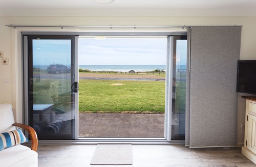 Wallabi Point House | Beachfront Bliss: Pippies on the Beach with Pool & Spa