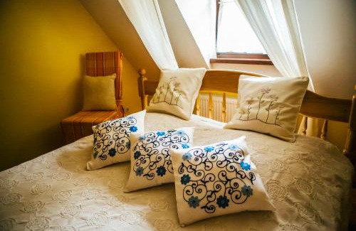 Alytus county Hotel | Discover Pirčiupio Karčema: Pet-Friendly Retreat with Hot Tub