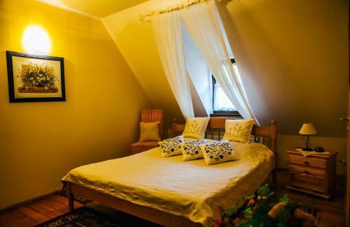 Alytus county Hotel | Discover Pirčiupio Karčema: Pet-Friendly Retreat with Hot Tub