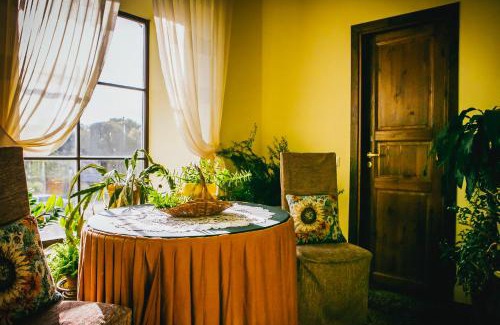 Alytus county Hotel | Discover Pirčiupio Karčema: Pet-Friendly Retreat with Hot Tub