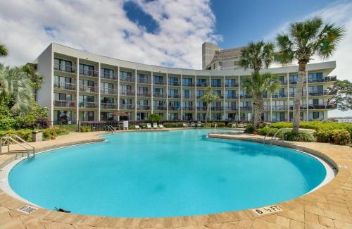 Fort Walton Beach Hotel | Family-Friendly Pirates' Bay Marina II with Pool Access