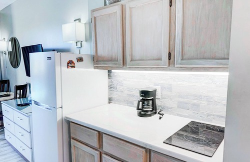 Fort Walton Beach Condo | Inviting Pirates Bay B204: Oceanfront Condo with Pool