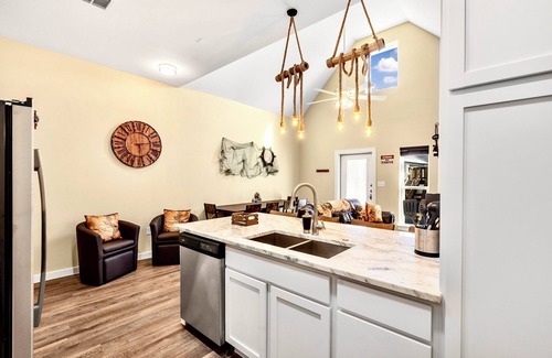 North Beach House | Discover Pirates Hook: Pet-Friendly Stay with Pool & Breakfast