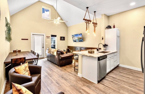 North Beach House | Discover Pirates Hook: Pet-Friendly Stay with Pool & Breakfast