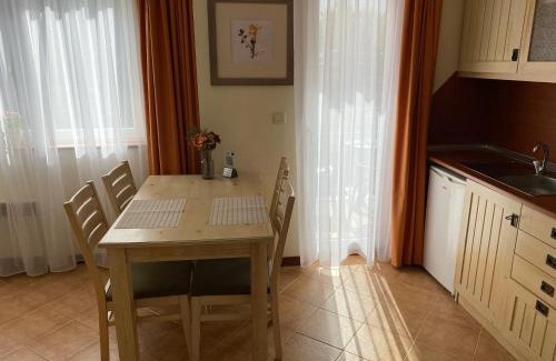 Razlog Apartment | Pirin Golf Private Studio: Pet-Friendly Retreat with a Pool